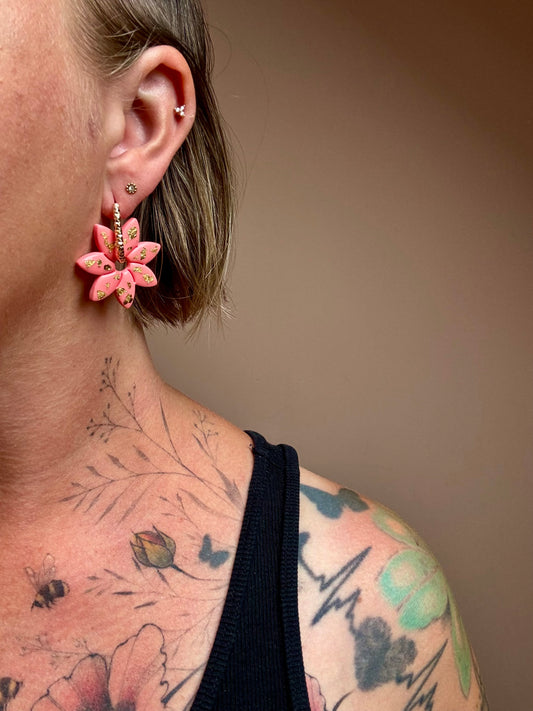 Fiore stor med gullflak · Korall
