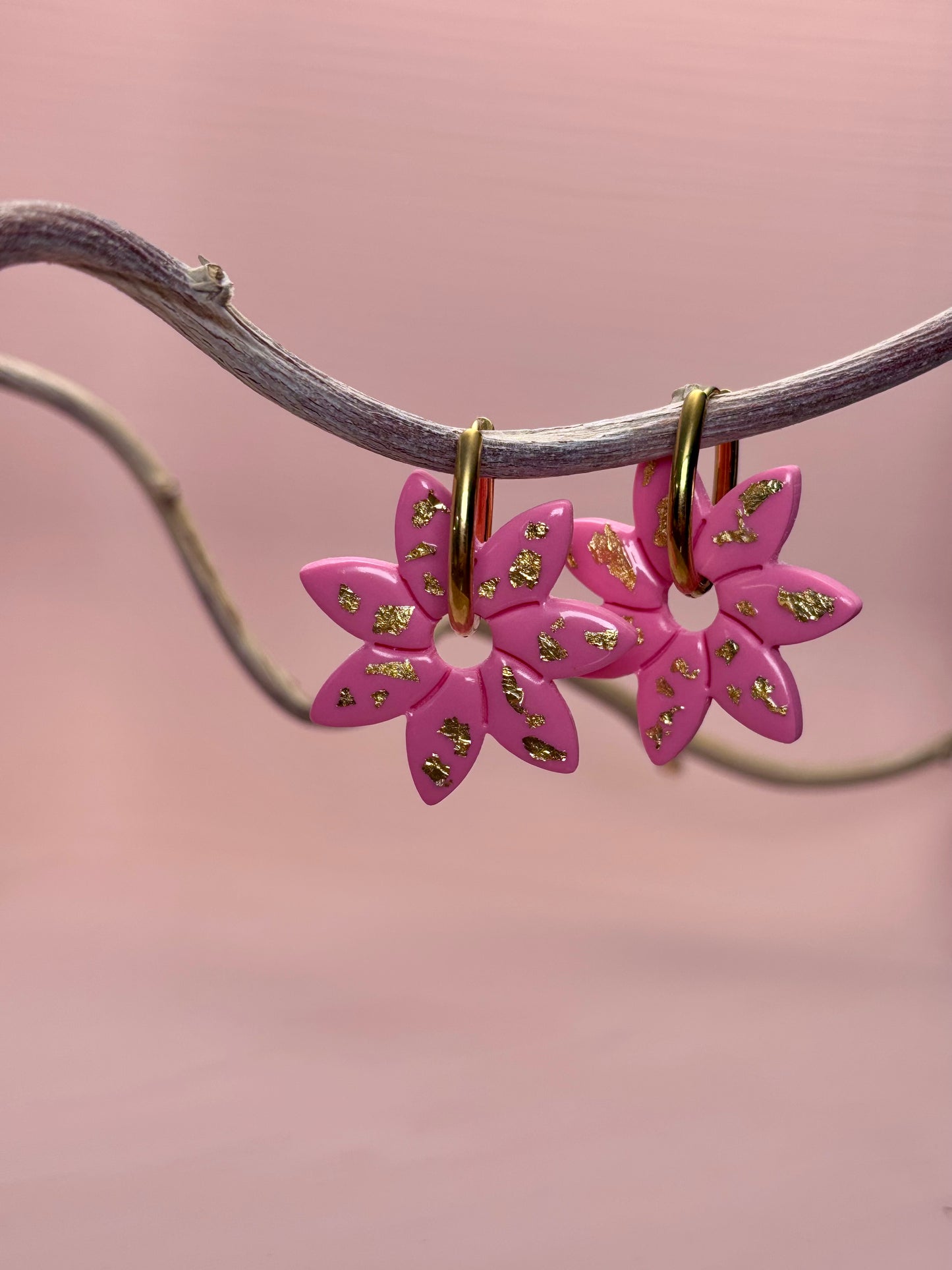 Fiore stor med gullflak · Hot pink