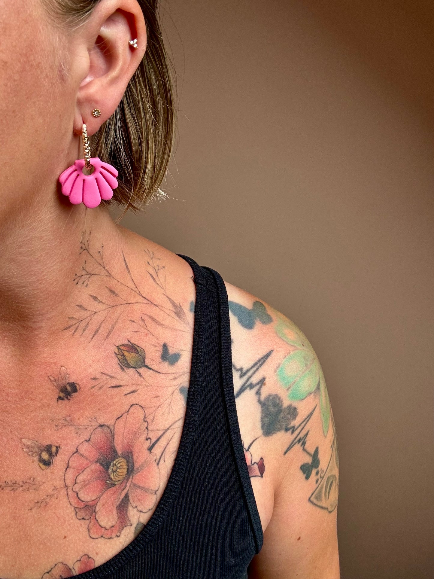 Skjell · Hot pink