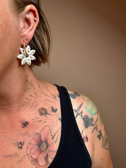 Fiore stor med gullflak · Porselenhvit