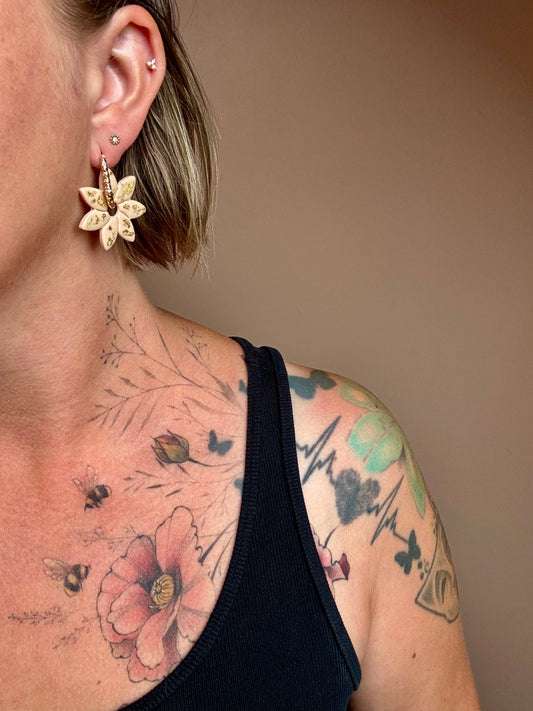 Fiore stor med gullflak · Beige