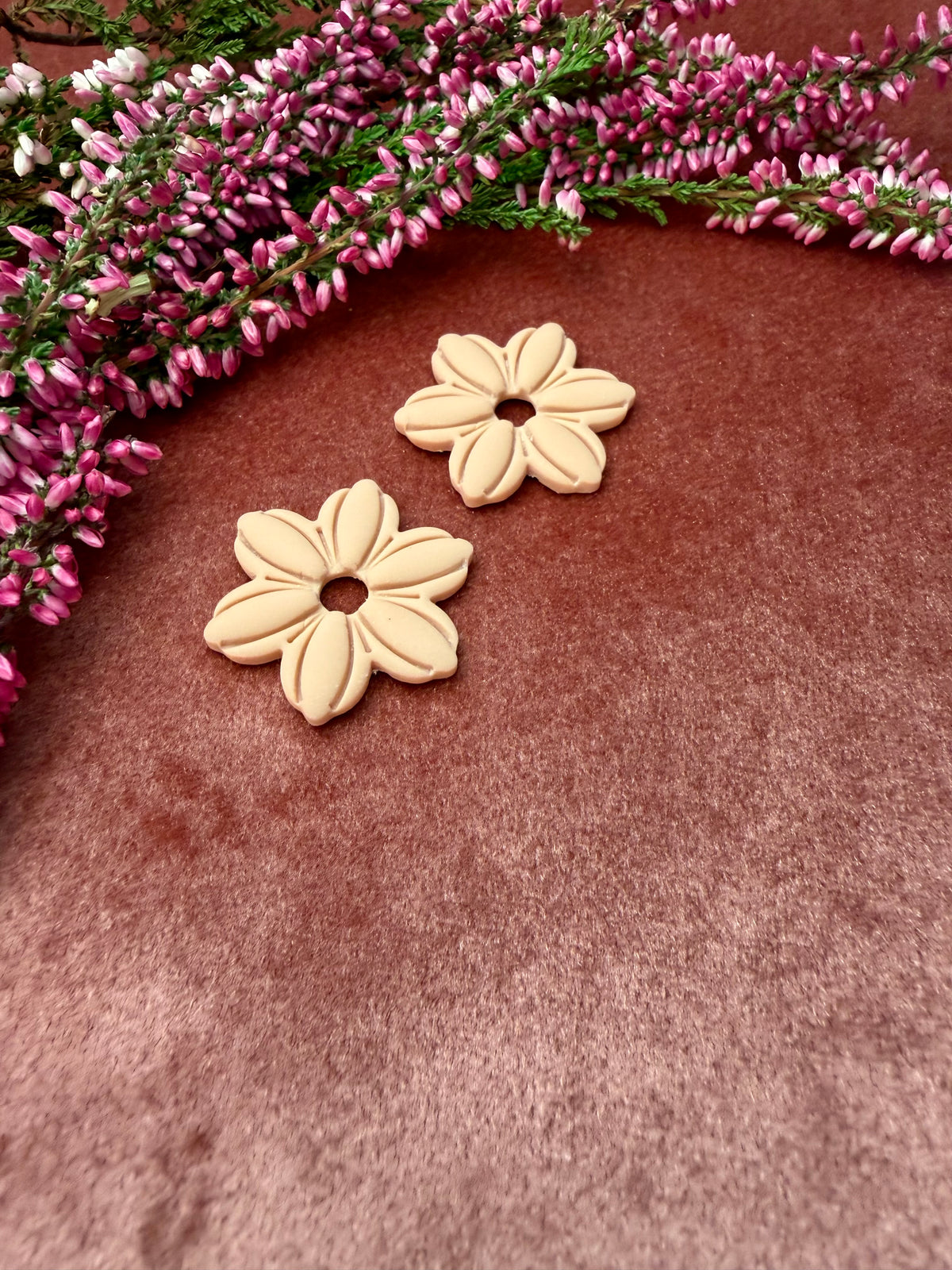 Flora · Beige