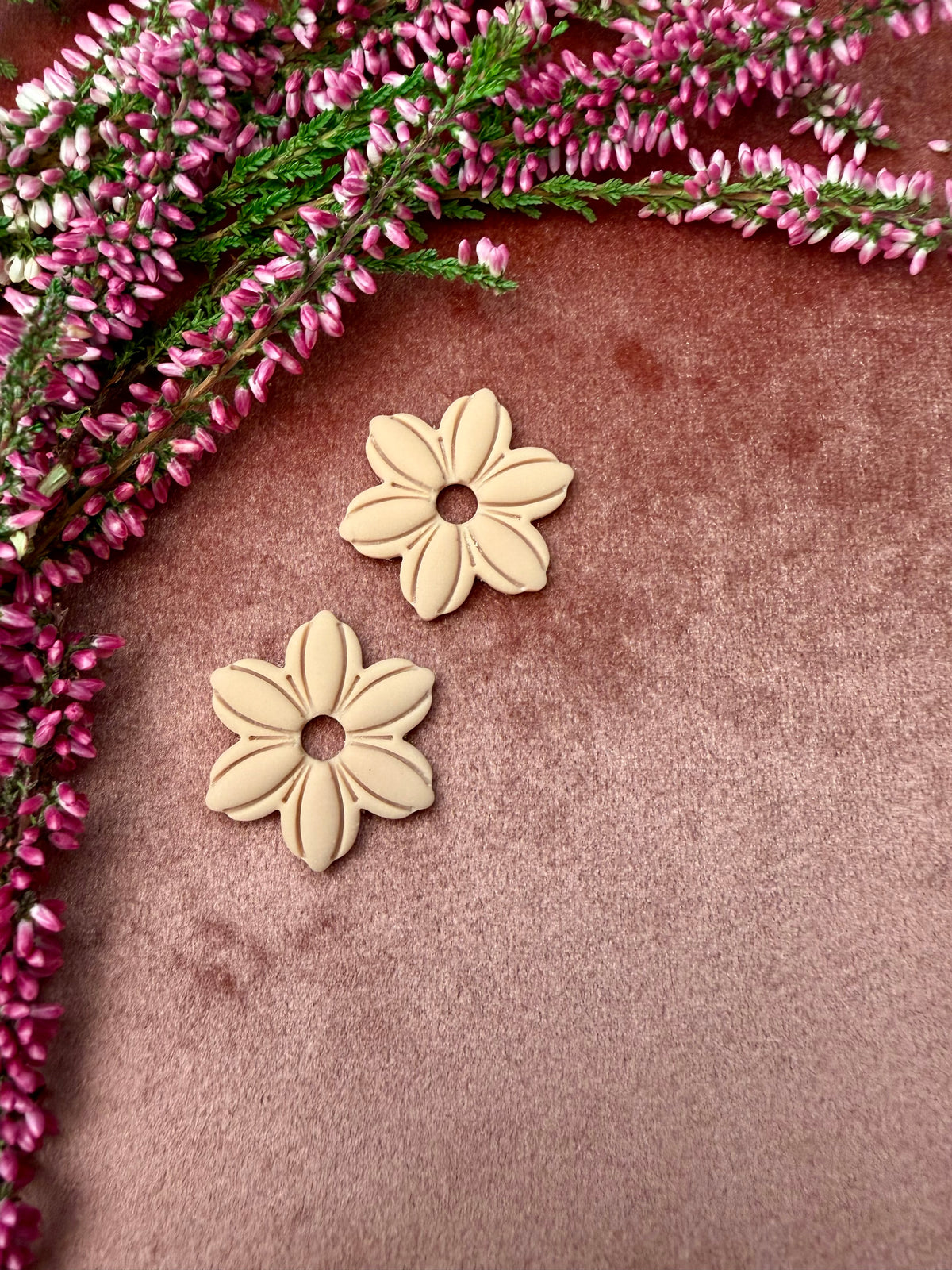 Flora · Beige