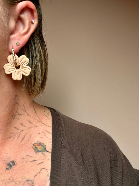Camelia · Beige