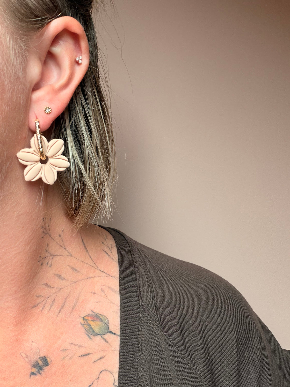 Flora · Beige